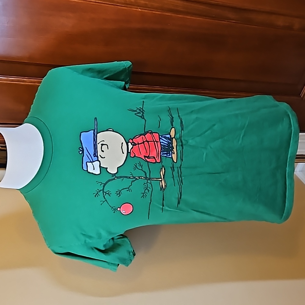 PEANUTS SHIRT TEE T-SHIRT M MEDIUM CHARLIE BROWN CHRISTMAS TREE ORNAMENT  UNISEX